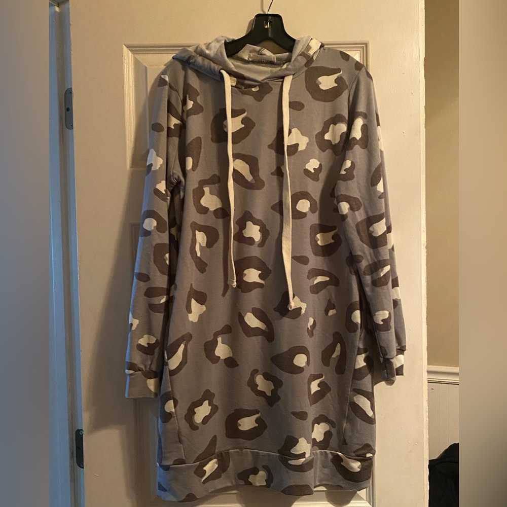 Zenana cheetah print hoodie large